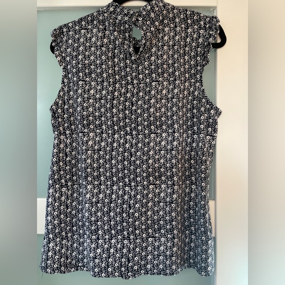 Adrianna Papell Navy Floral Sleeveless Top - Picture 2 of 6